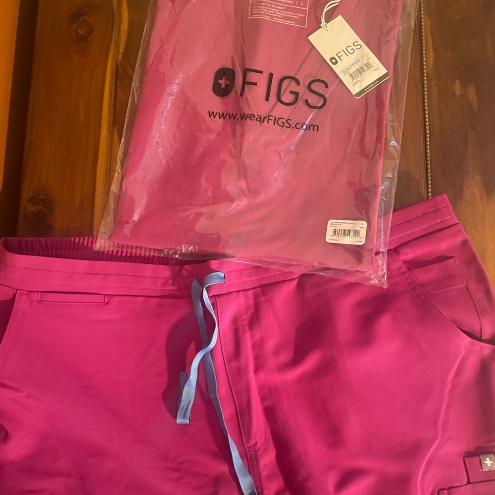 FULL SET HOT PINK BRAND NEW, NEVER WORN FIGS BRAND SCRUBS